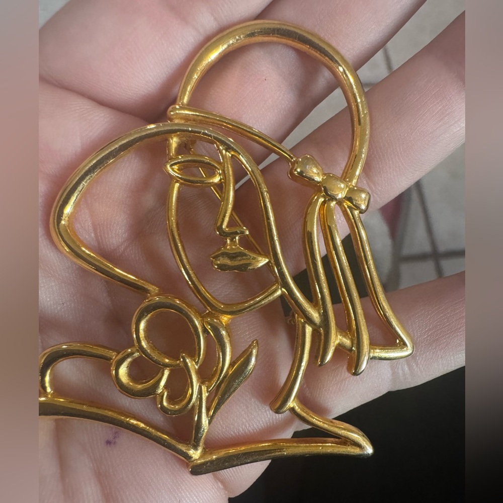 JJ 1988 Vintage Art Deco Lady Face Gold Tone Brooch Pin